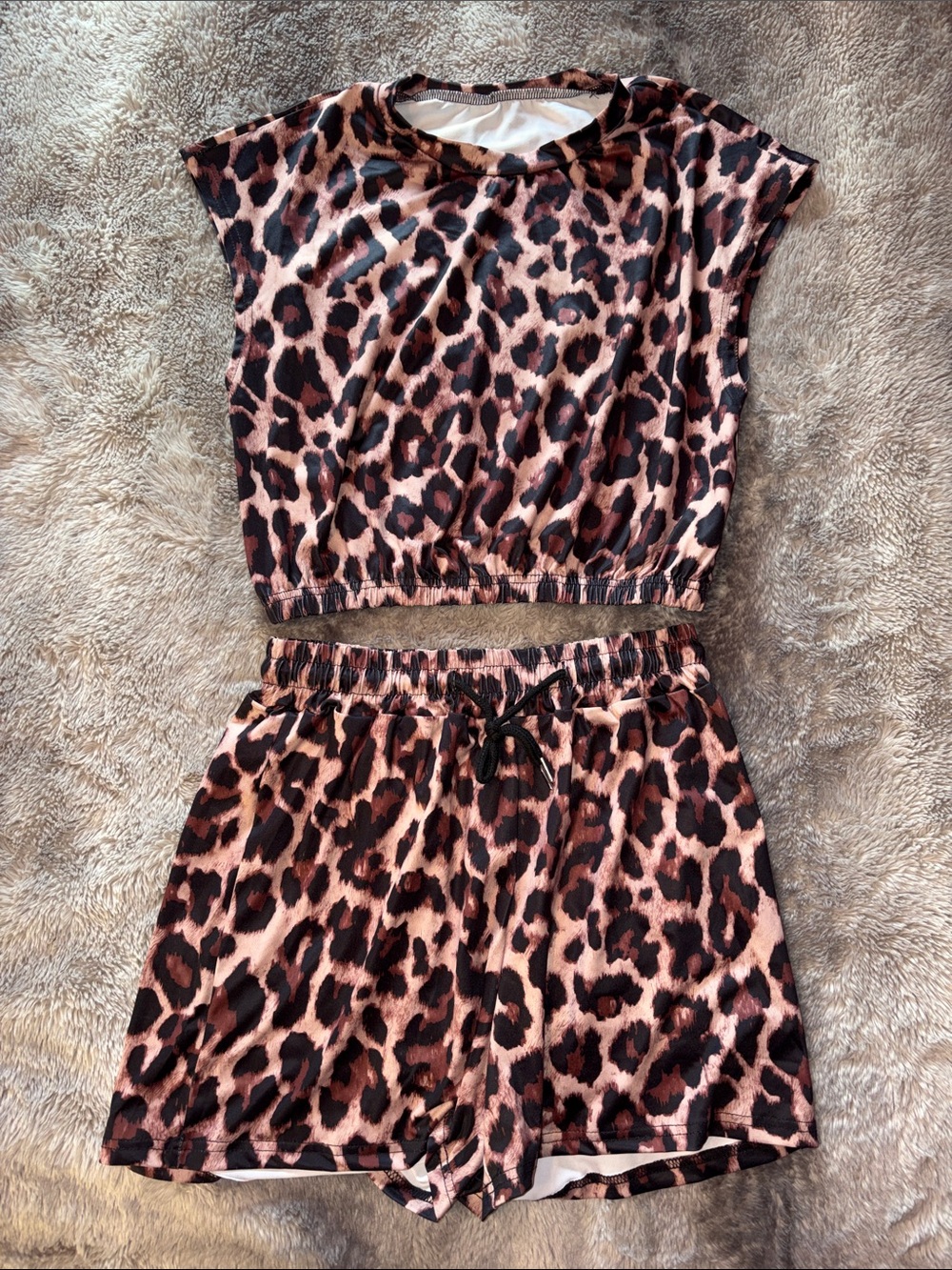 SHEIN Leopard Print Cropped Top & Shorts Set 🐆